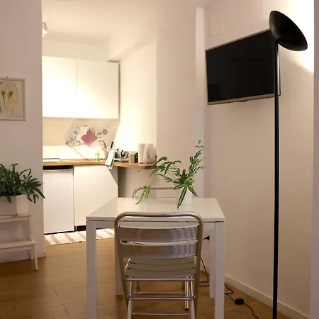 Apartament Putignani 178 *